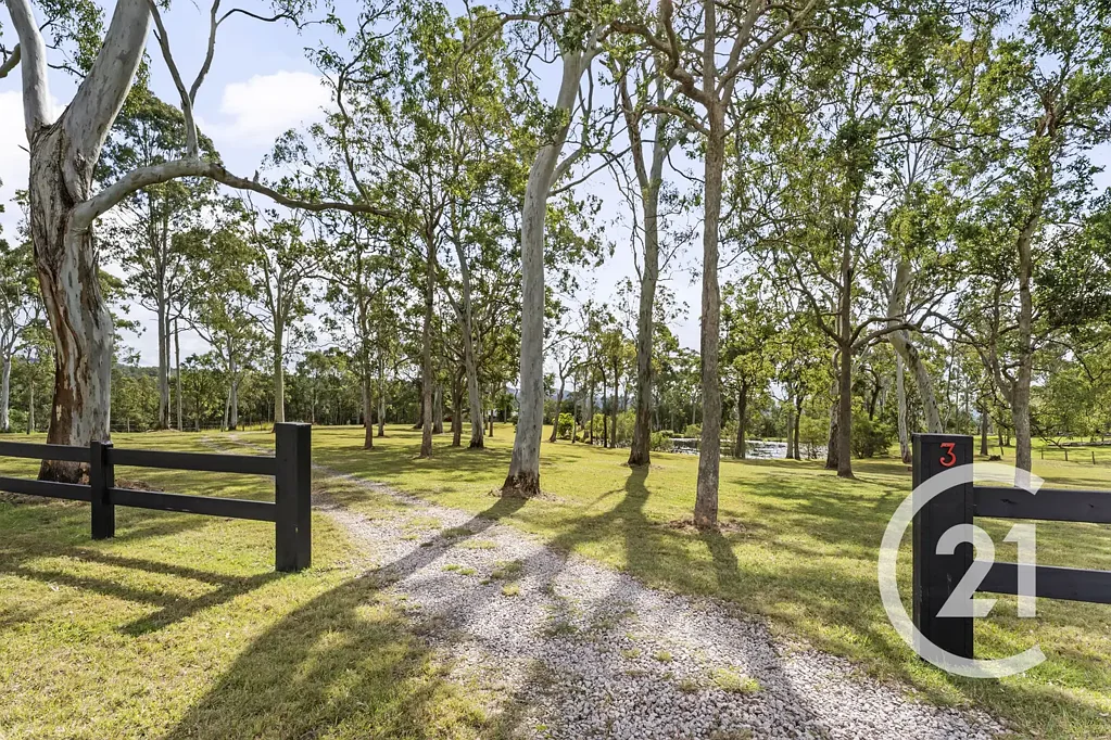 Rocksberg 4બેડરૂમ A Once-in-a-Generation Acreage Opportunity with Unrivalled Mountain Views...
