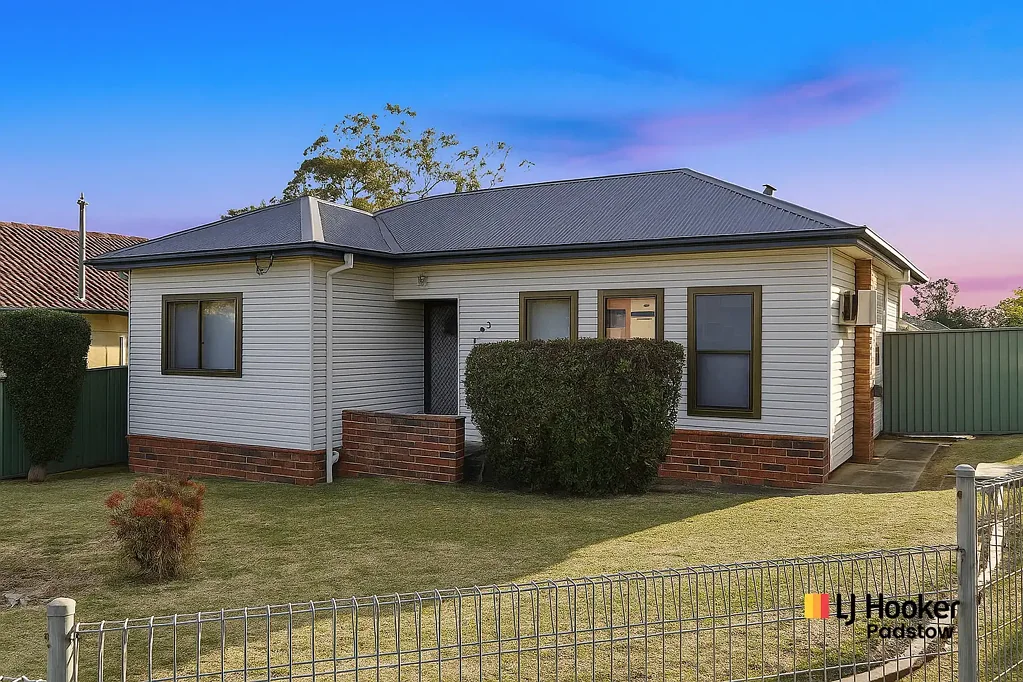 Revesby 3ਬੈੱਡਰੂਮ Family Comfort Meets Endless Future Potential - 11 Min Walk to Revesby Station