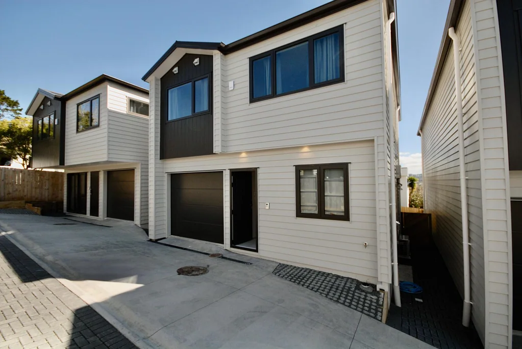 Walk to Massey University and Westfield Albany