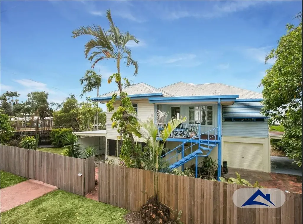 Westcourt 4ਬੈੱਡਰੂਮ CHARMING QUEENSLANDER WITH LEGAL HEIGHT DOWNSTAIRS - IDEAL FOR LIVING OR INVESTMENT