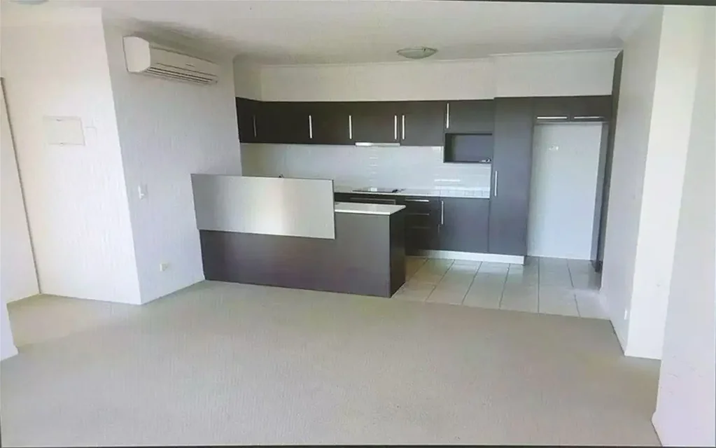 2 Bedroom 2 Bath Apartment Right beside Treetop Shopping Centre