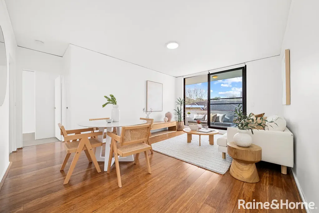 Light-filled Top Floor Apartment in Prime Location
