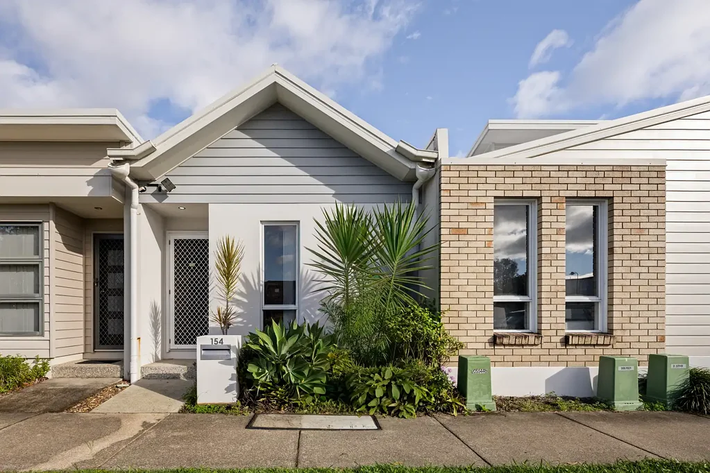 Fitzgibbon 2 Slaapkamer Lock-and-leave Terrace Home With Dual-street Advantage