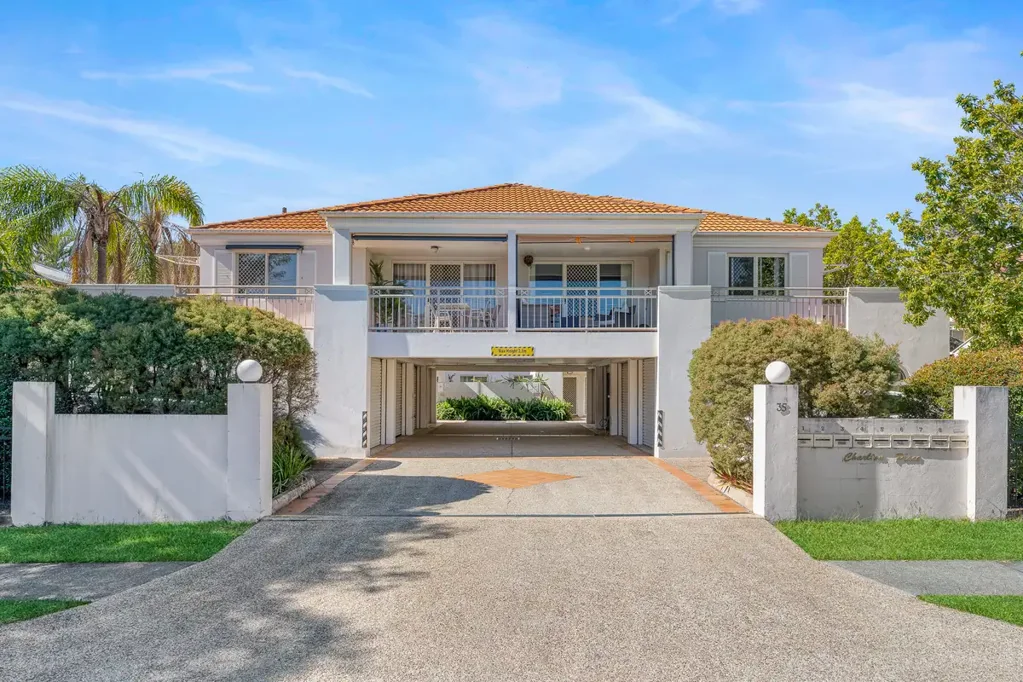 Ascot 2房 极致的 Ascot 生活方式 – 罕见的底层公寓，带有宽敞的私人庭院 The Ultimate Ascot Lifestyle – Rare Ground Floor Apartment with Expansive Private Courtyard