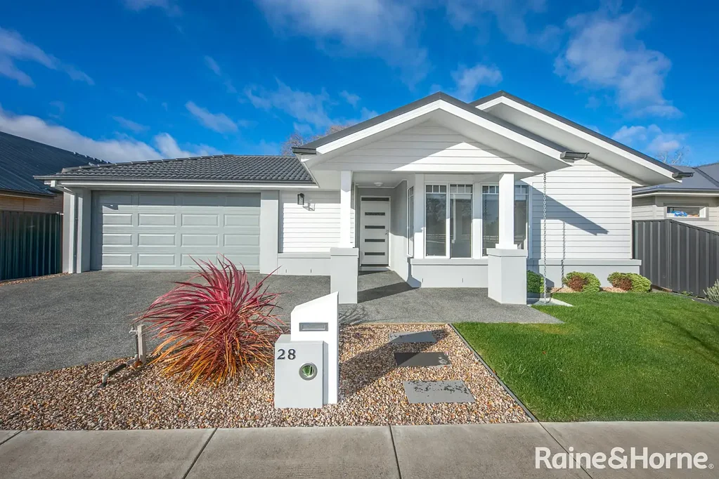 28 Lidderdale Drive, Gisborne, VIC 3437