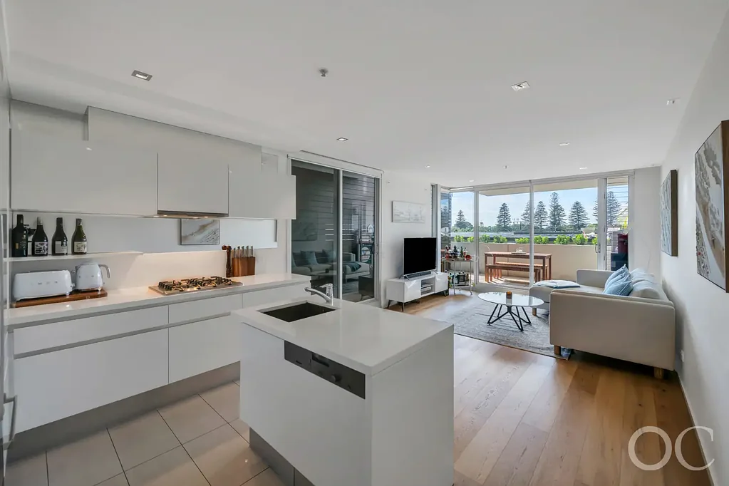 Henley Beach 2 Slaapkamer Open the Door to Coastal Living With a Private Alfresco Retreat