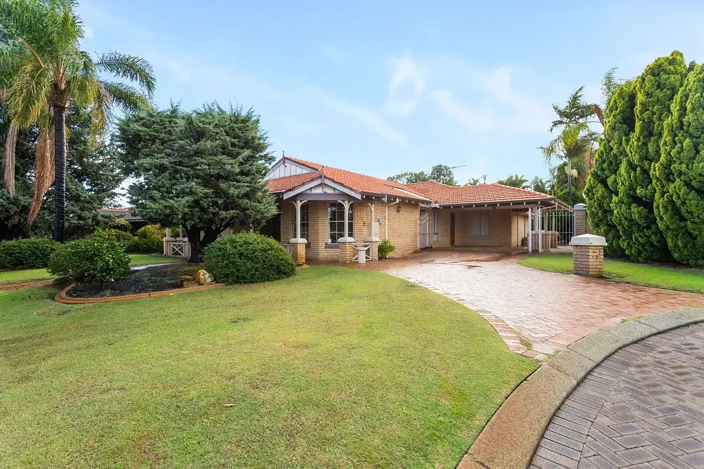 39 Lakeshore Close, Ballajura, WA 6066
