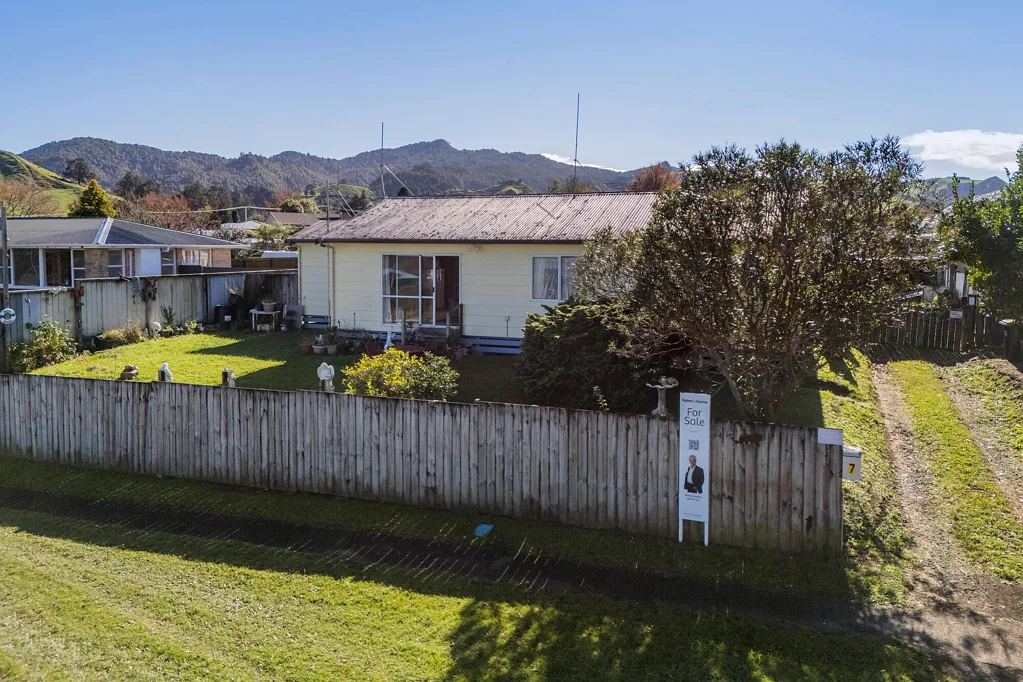 Waihi 4 Bedroom Excellent Potential & Massive Views