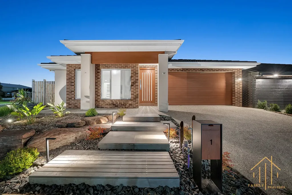 Stunning Home with VIEWS!!