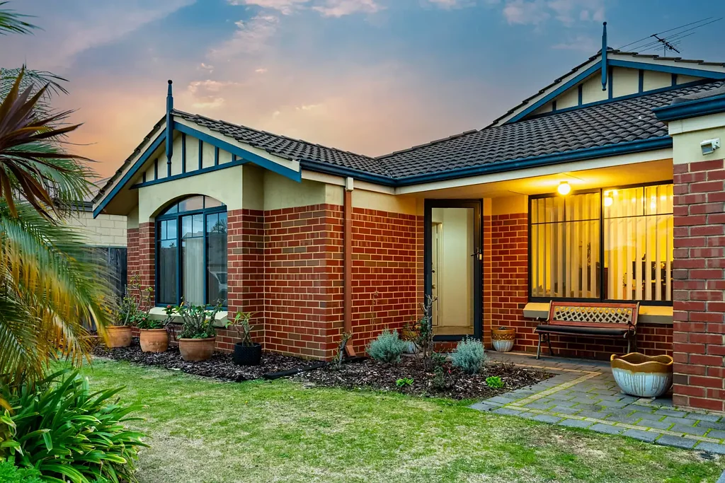 Halls Head 4 Bedroom Outstanding Location