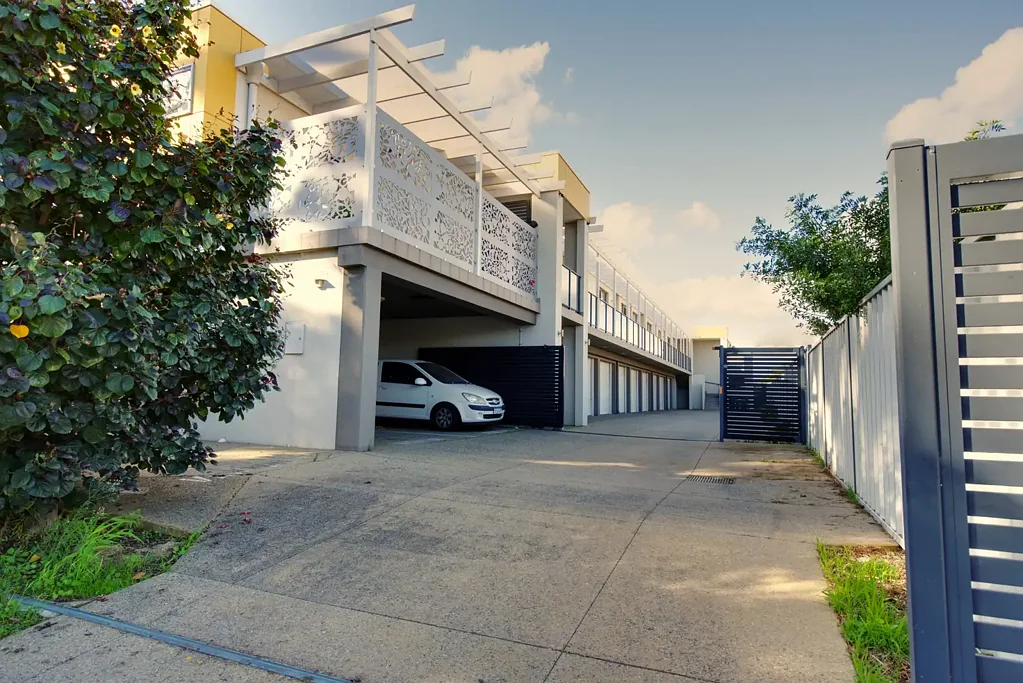 Midland 2房  Beutiful home with feature internal atrium