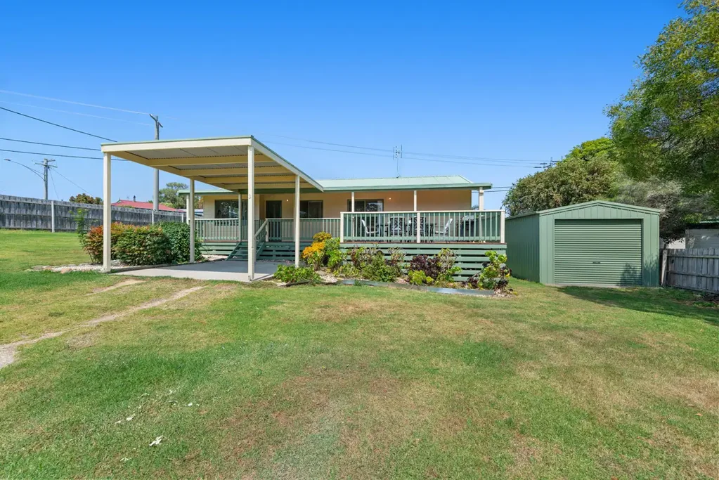 Lakes Entrance 3 Bedroom Investment Opportunity Or A First Home?