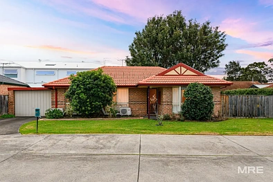 Edithvale 2Moenga Coastal living in prime Edithvale location