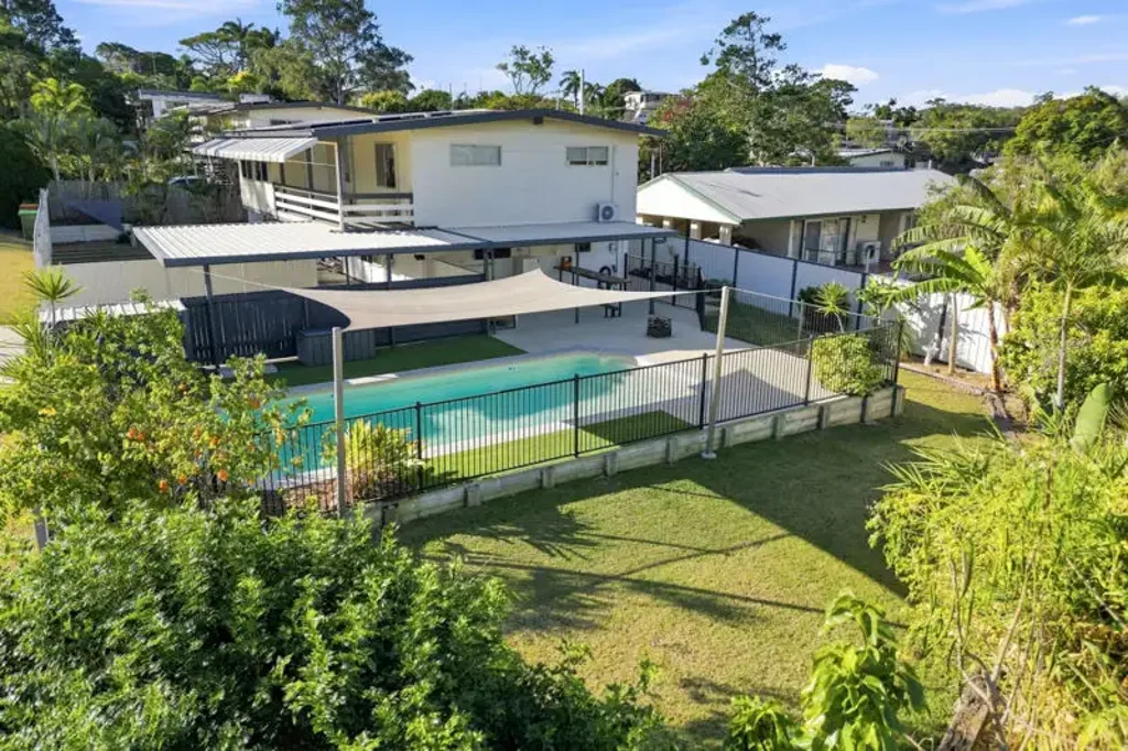 Sun Valley 3房  Families Needing More Space and a Pool Will Love This Home