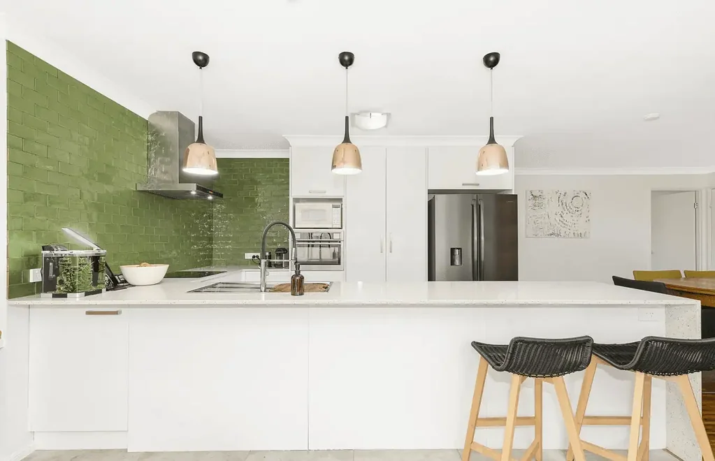 Modern 3 Bed 2 Bath Home in Robina
