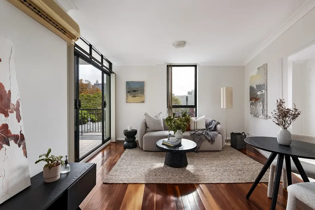 Surry Hills 1房 城市景观视野 便捷交通网络 现代舒适空间 邻近时尚餐饮 City-fringe lifestyle pad in central Surry Hills