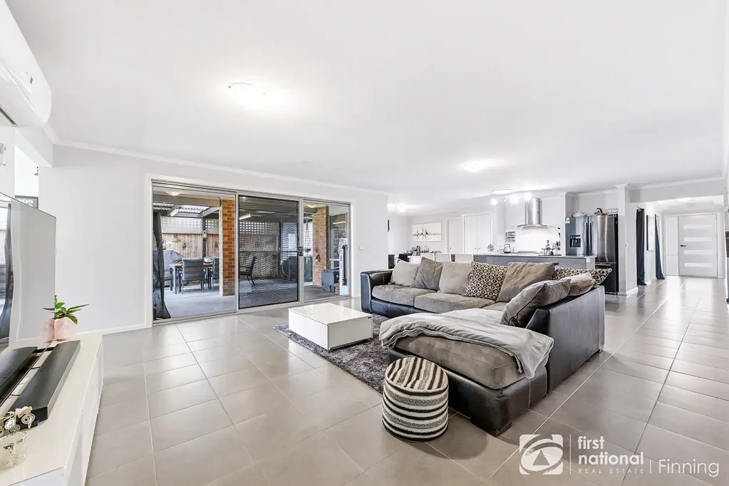 11 Lisa Avenue, Pakenham, VIC 3810