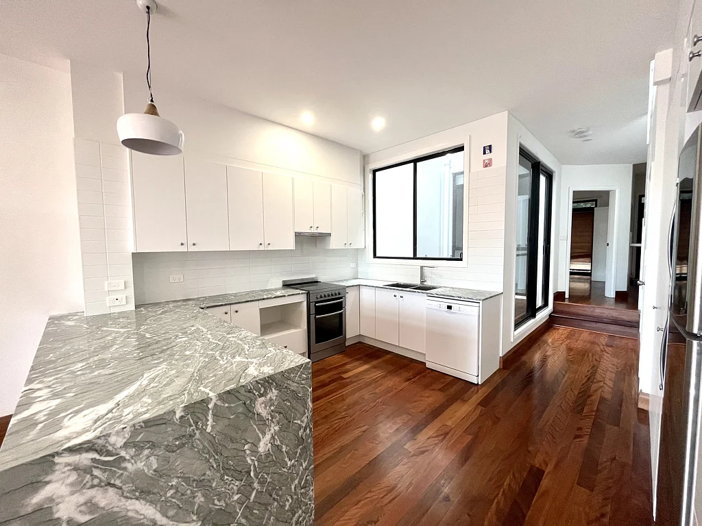 Stylish Four Bedroom Terrace with Tandem LUG!