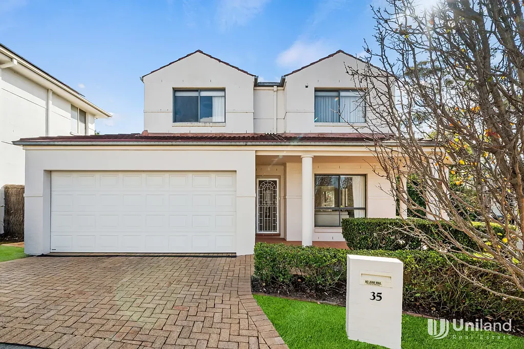 Epping 4房 屡获殊荣的行政级住宅，享有城市美景，位于著名的 Madison Gardens Estate Award-Winning Executive Living with City Glimpses in the Prestigious Madison Gardens Estate