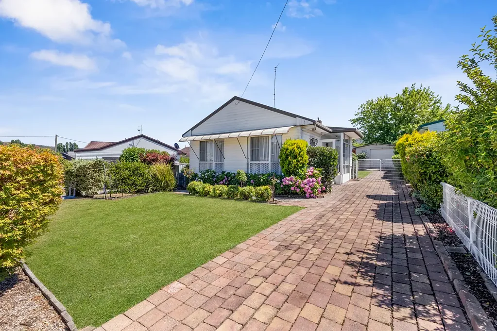 10 Caroline Avenue, Lithgow, NSW 2790