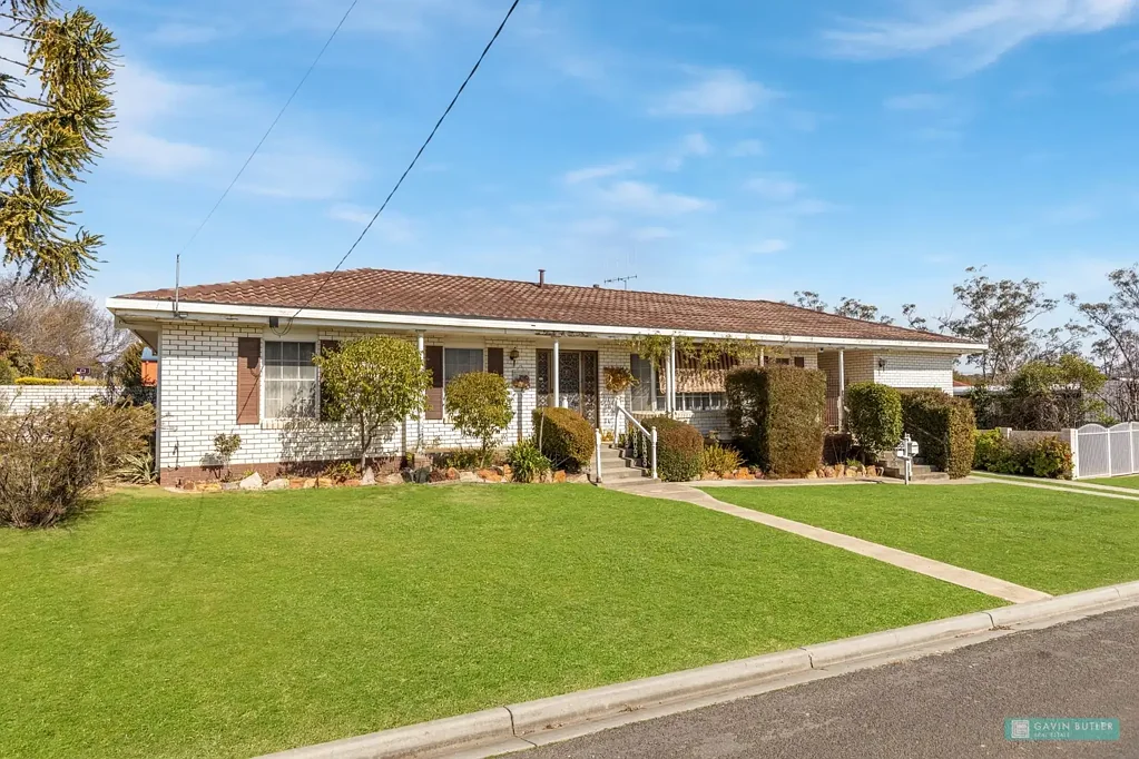 Kangaroo Flat 4ਬੈੱਡਰੂਮ Good solid family home in a superb locale on a block of 644m2