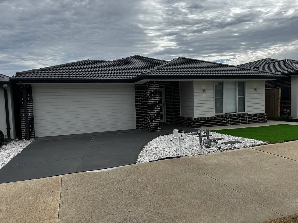 $580 PW - AVAIL NOW - ALMOST NEW EXECUTIVE HOME