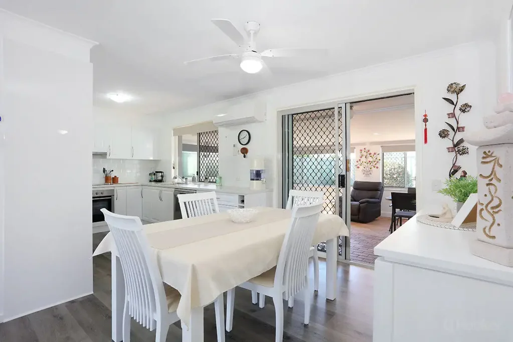 Coombabah 3房  SOLD by Mason Niari