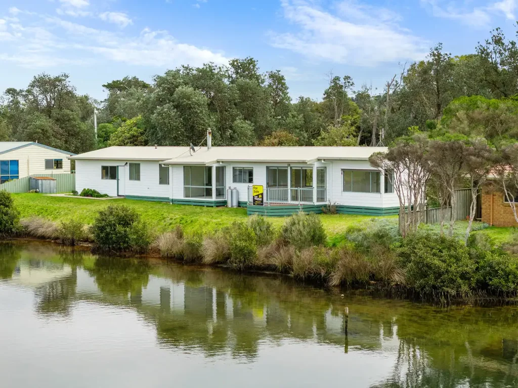 Lakes Entrance 3房  WATERFRONT LOCATION, LOCATION, LOCATION!