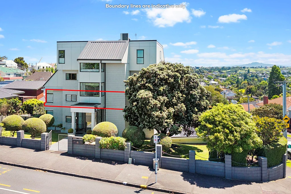 Remuera 2房 黄金地段翻新精品公寓！灵活书房+顶棚阳台+内进式单车库，电梯直达车库，近公交与商圈！ Renovated Remuera Refinement