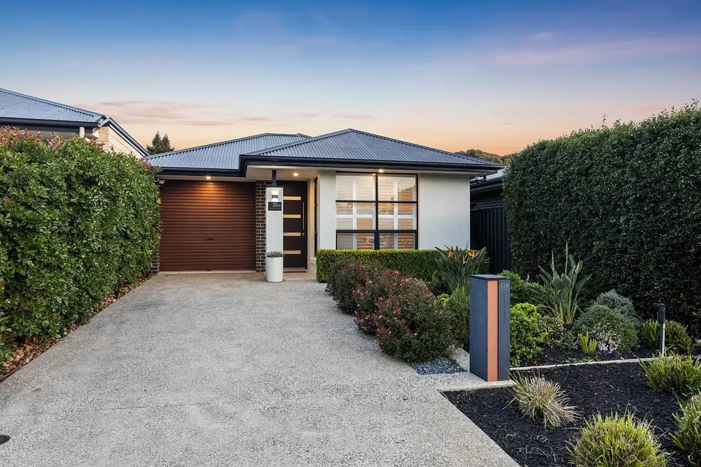 Hope Valley 3房  Welcome to Your New Place, Stylish Family Living with Exceptional Indoor-Outdoor Entertaining