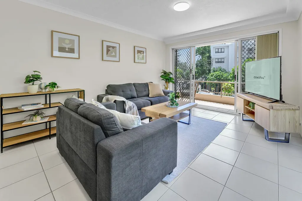 Broadbeach 2房  REFURBISHED BEACHSIDE RETREAT IN PRIME LOCATION!