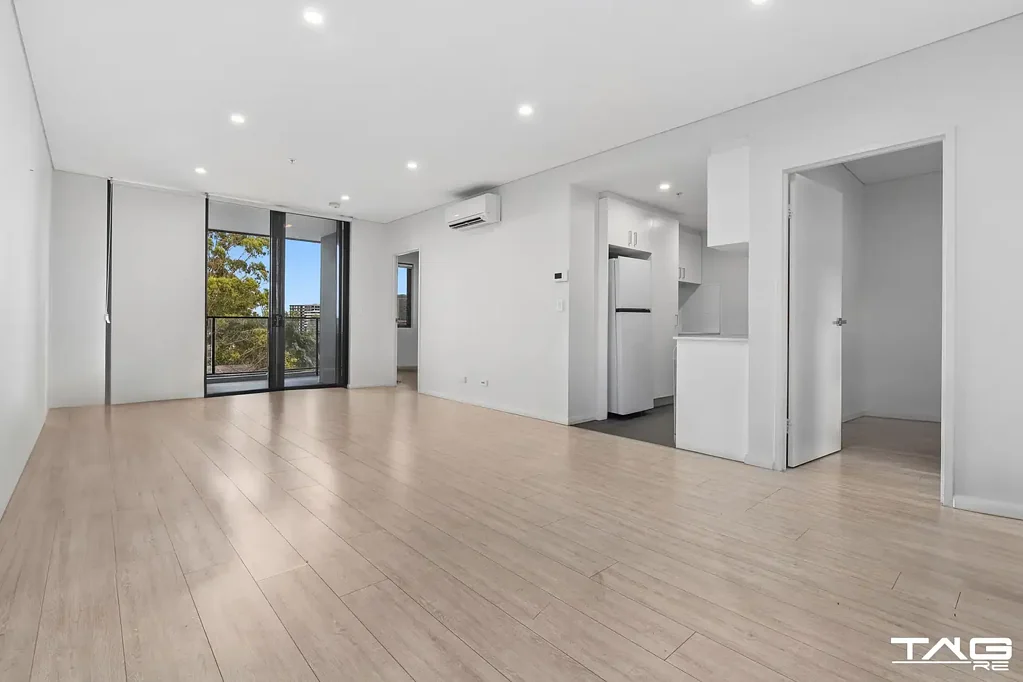 Lidcombe 2침실 GREAT LOCATION | LOW STRATA