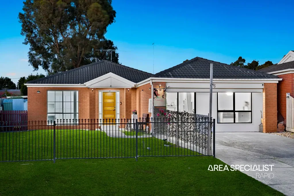6 Manatoka Crescent, Hampton Park, VIC 3976