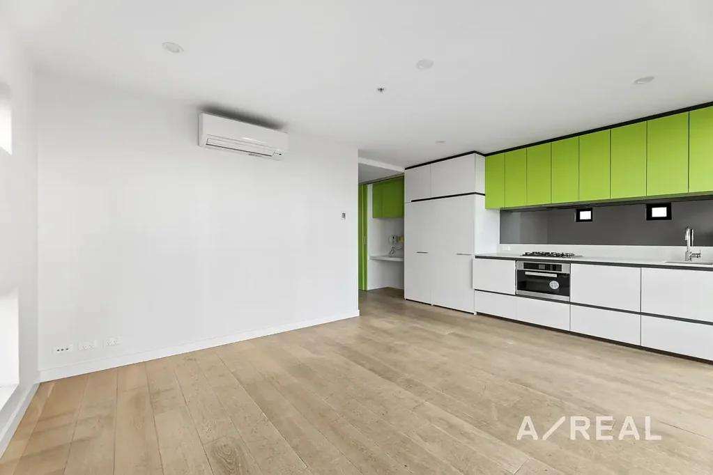 Spacious Two Bedrooms Apartment with fabulous Views!
