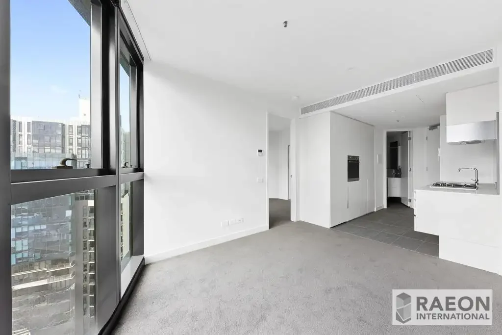 LUXURIOUS ONE BEDROOM AVAILABLE IN SOUTH BANK - TRAM STOP RIGHT ACROSS THE RD