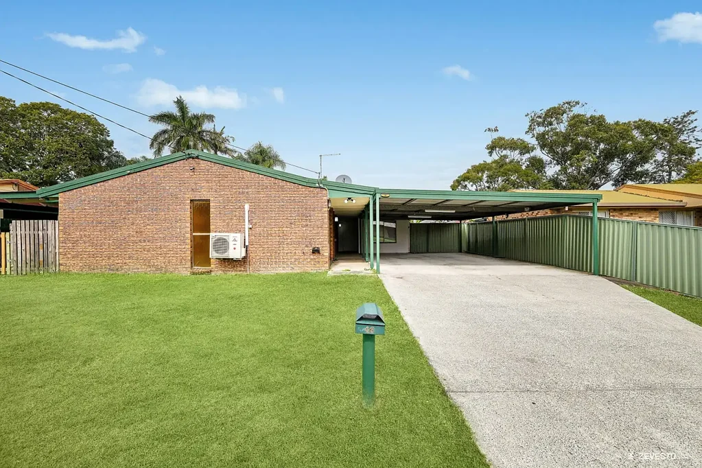 Bethania 4chambre Four Bedrooms | Spacious Yard | Everyday Convenience