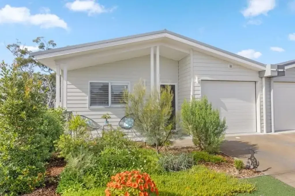 6/2 MacLeay Drive, Halekulani, NSW 2262