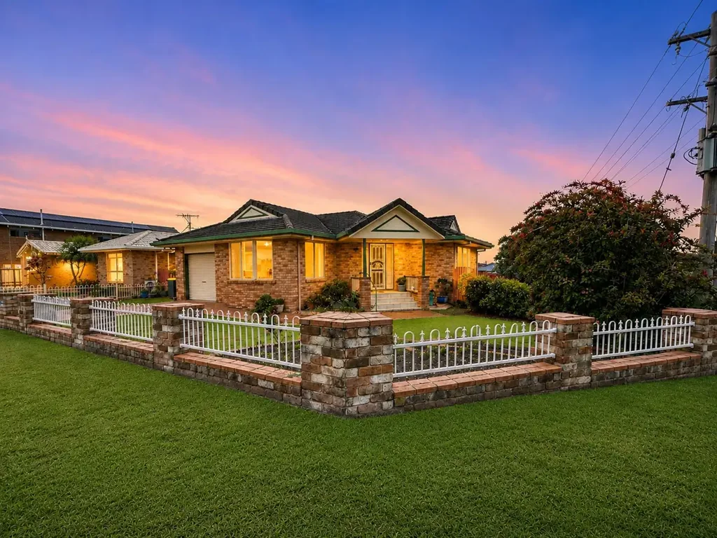 Scarness 4房  CHARMING BRICK HOME – JUST 700M TO SCARNESS BEACH