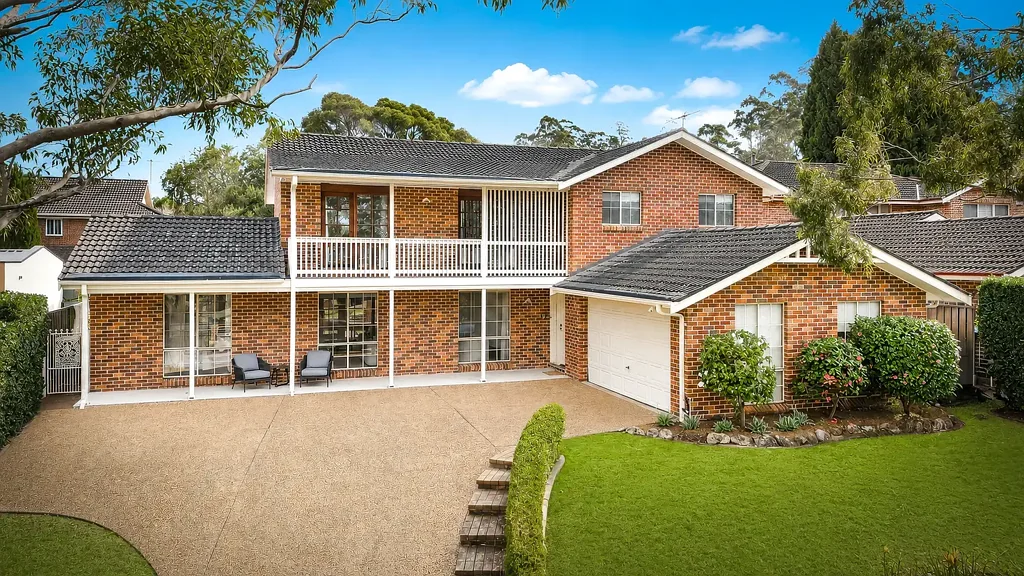 Castle Hill 5Phòng ngủ High-side renovated family stunner in the ever so popular Cherrybrook Technology Catchment.