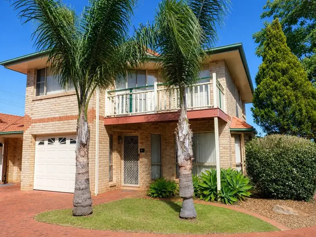 Spacious & Convenient Townhouse Living Near UniSQ
