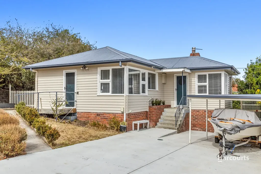 Modern Living located in Prime Bellerive Location.
