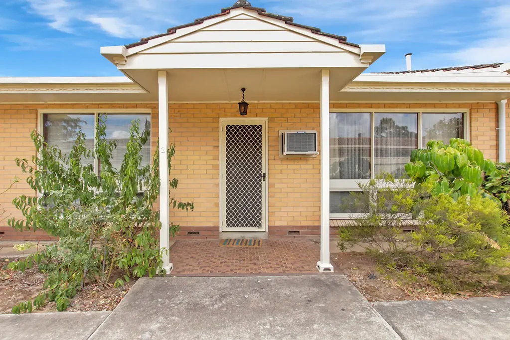 Well-Maintained Two Bedroom Unit in a Great Location
