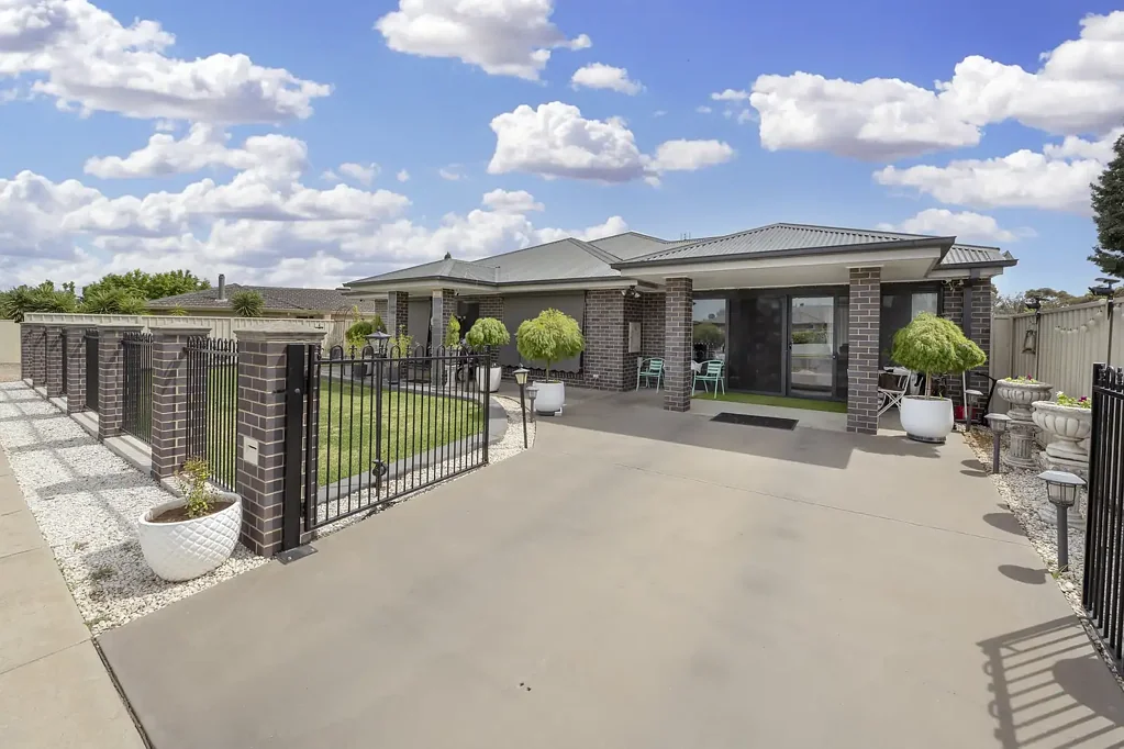 Swan Hill 4બેડરૂમ Room to Live, Space to Work, Shed to Impress