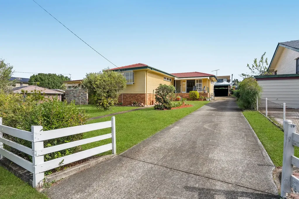 Zillmere 3房 宽敞607平地块 低层砖木结构 抛光木地板 三卧中央浴 宽敞前后院 前院娱乐区 便利Zillmere位置 Amazing Opportunity