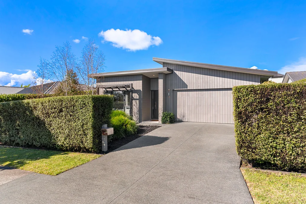 Beachlands 4房  A Private Garden Oasis with Designer Flair