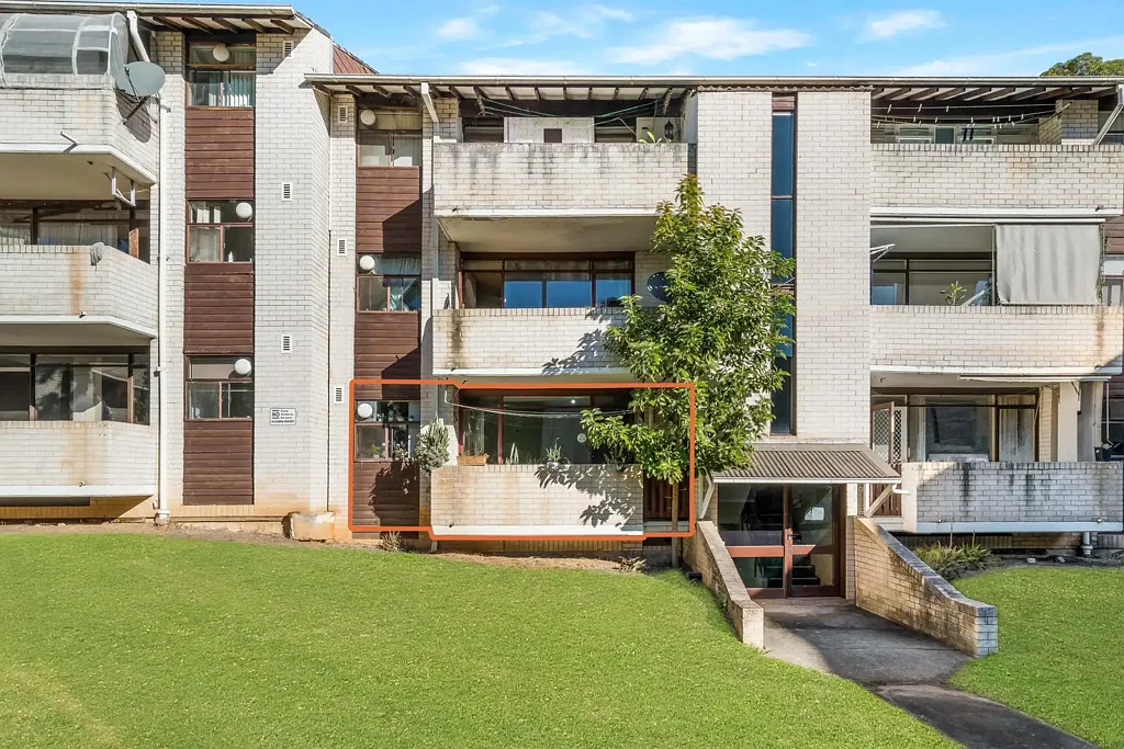 Liverpool 2कमरा Ground-floor convenience with a covered balcony overlooking leafy gardens