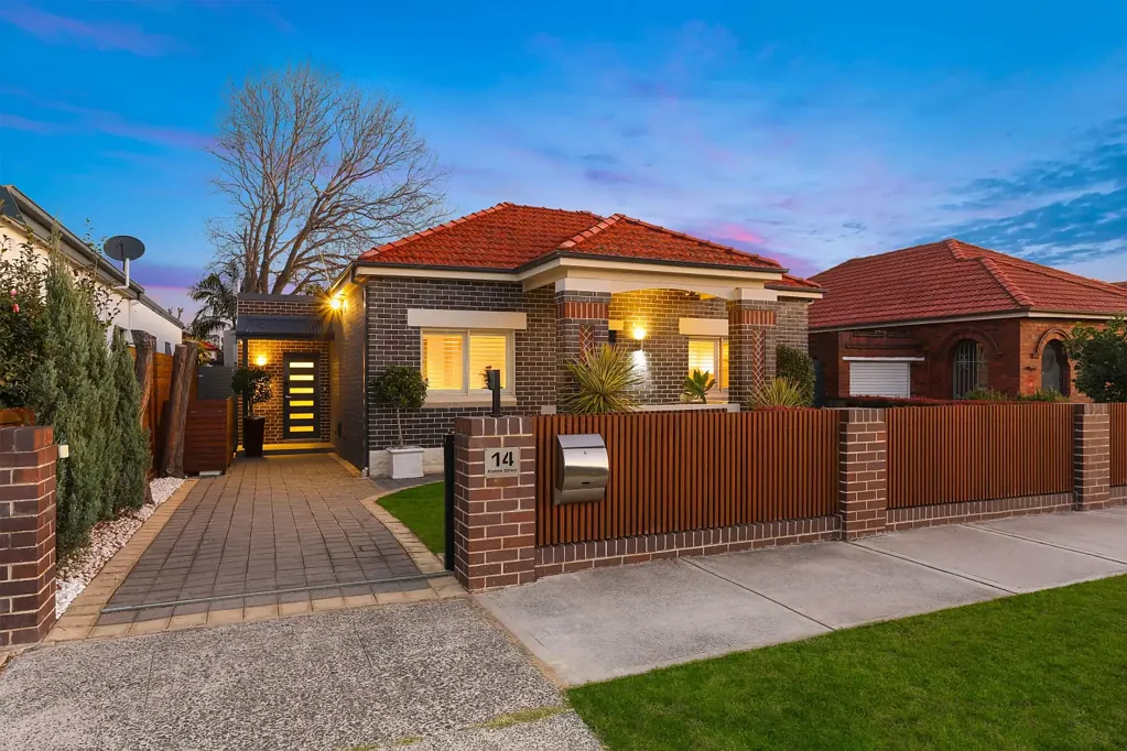 FULLY FURNISHED - Luxury Family Living in the Heart of Mascot