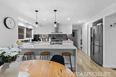 6 Cuneata Close, Langwarrin, VIC 3910, 3 habitaciones, 2 baños, House