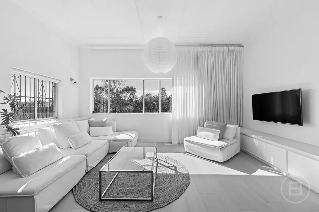 Bondi 3房 装饰艺术建筑 精心翻新 朝北采光 专属露台许可 定制厨房 主卧套房 私人草坪 社区便利 Bondi路美食 Auction Saturday 2nd May at 11am