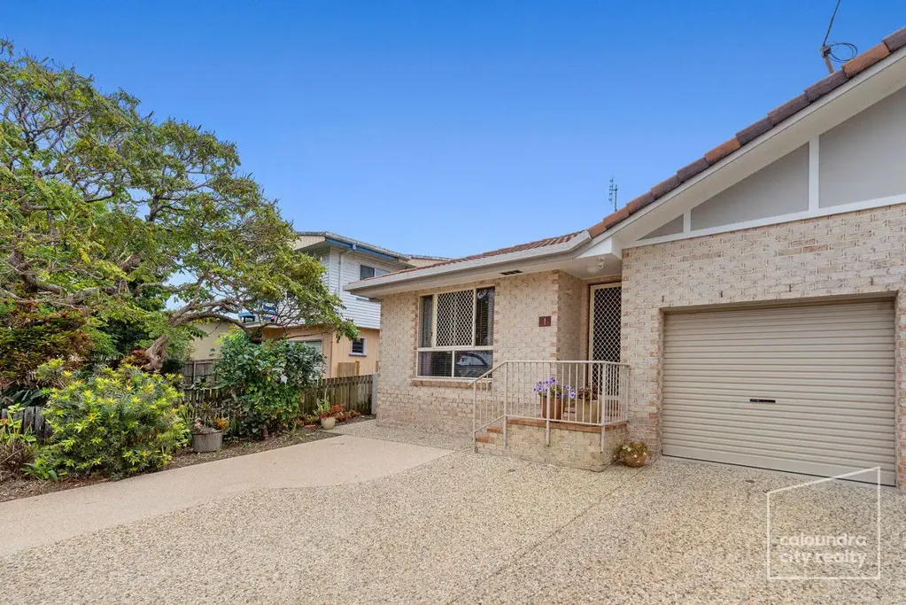 ONE OF A KIND DUPLEX IN THE CENTRE OF TOWN